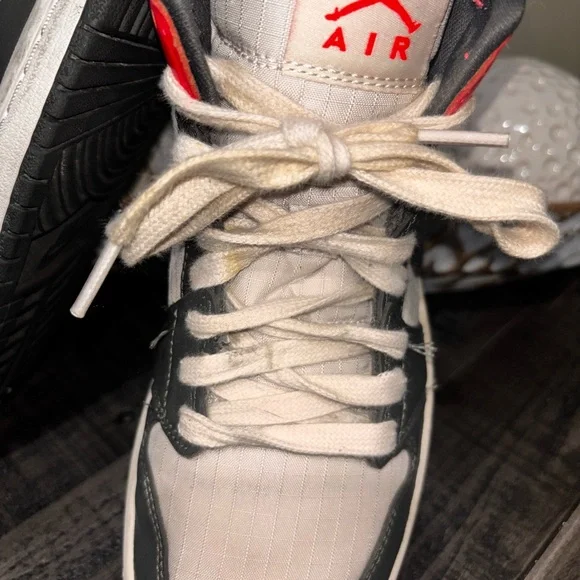 Air Jordan 1 Mid SE Womens Size 7 Newsprint Crimson - Picture 5 of 13